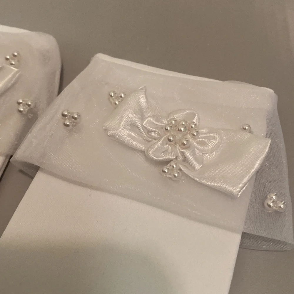 Girls toddler white satin Gloves